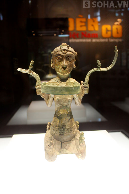 Lampes antiques du Vietnam mises en lumière à Hanoï